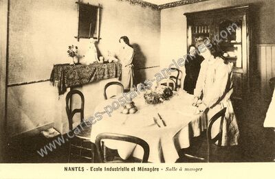 Carte postale ancienne Ecole Industrielle et Ménagère - Salle à manger — Nantes (Loire-Atlantique)