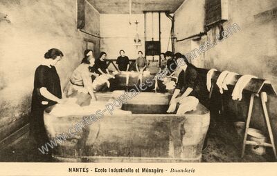 Carte postale ancienne Ecole Industrielle et Ménagère - Buanderie — Nantes (Loire-Atlantique)