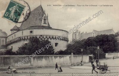 Carte postale ancienne Le Château - Tour du Fer-à-Cheval - La Cathédrale — Nantes (Loire-Atlantique)