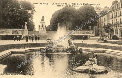 Carte postale ancienne La Fontaine de la Place de la Duchesse-Anne et le Cours St-Pierre — Nantes (Loire-Atlantique)
