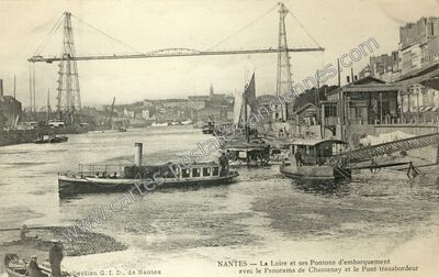Carte postale ancienne La Loire et ses Pontons d'embarquement avec le Panorama de Chantenay et le Pont… — Nantes (Loire-Atlantique)