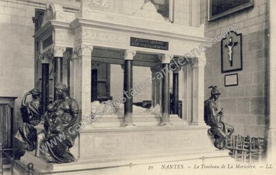 Carte postale ancienne Le Tombeau de La Moricière — Nantes (Loire-Atlantique)