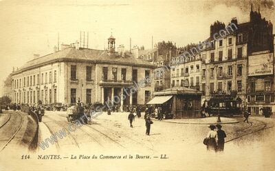 Carte postale ancienne La Place du Commerce et la Bourse — Nantes (Loire-Atlantique)