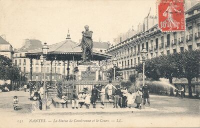 Carte postale ancienne La Statue de Cambronne et le Cours — Nantes (Loire-Atlantique)
