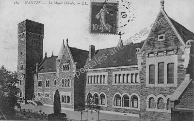 Carte postale ancienne Le Musée Dobrée — Nantes (Loire-Atlantique)