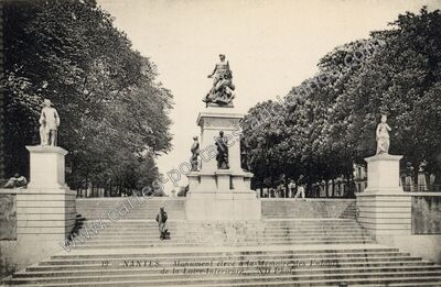 Carte postale ancienne Monument élevé à la Mémoire des Enfants de la Loire-Inférieure — Nantes (Loire-Atlantique)