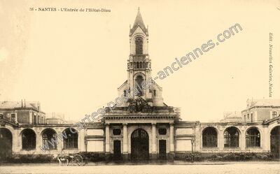 Carte postale ancienne L'Entrée de l'Hôtel-Dieu — Nantes (Loire-Atlantique)