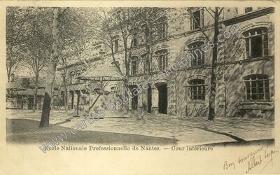 Carte postale ancienne Ecole Nationale Professionnelle — Cour intérieure — Nantes (Loire-Atlantique)
