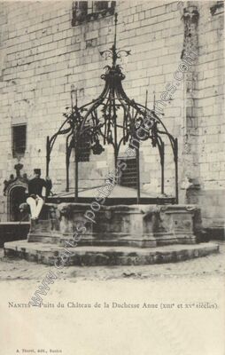 Carte postale ancienne Puits du Château de la Duchesse Anne (XIIIe et xve siècles) — Nantes (Loire-Atlantique)