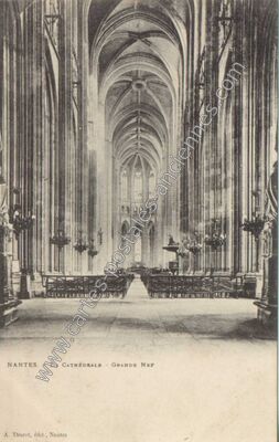 Carte postale ancienne La Cathédrale - Grande Nef — Nantes (Loire-Atlantique)