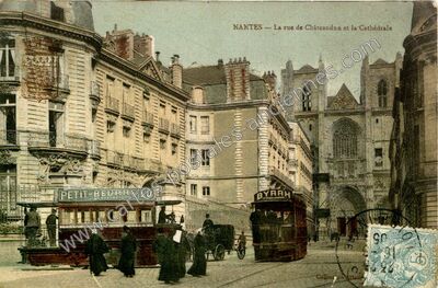 Carte postale ancienne La rue de Châteaudun et la Cathédrale — Nantes (Loire-Atlantique)