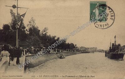 Carte postale ancienne La Promenade et l'Entrée du Port — Le Pouliguen (Loire-Atlantique)