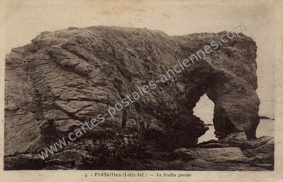 Carte postale ancienne La Roche percée — Préfailles (Loire-Atlantique)