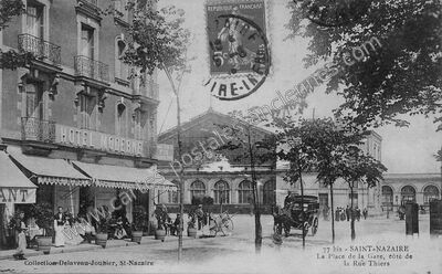 Carte postale ancienne La Place de la Gare, côté de la Rue Thiers — Saint-Nazaire (Loire-Atlantique)