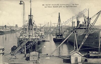Carte postale ancienne Le Port / Le Vieux Bassin pris du Pont-Roulant — Saint-Nazaire (Loire-Atlantique)
