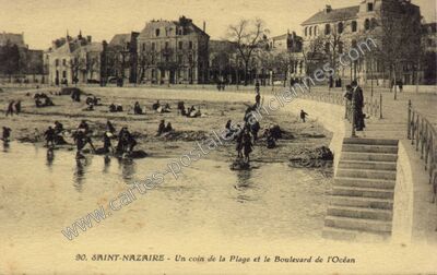 Carte postale ancienne Un coin de la Plage et le Boulevard de l'Océan — Saint-Nazaire (Loire-Atlantique)