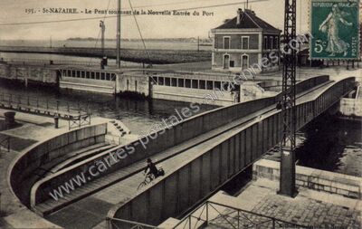 Carte postale ancienne Le Pont tournant de la Nouvelle Entrée du Port — Saint-Nazaire (Loire-Atlantique)