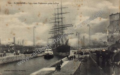 Carte postale ancienne Le 4 mats Persimmon quitte le Port — Saint-Nazaire (Loire-Atlantique)