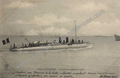 Carte postale ancienne Torpilleur quittant le port — Saint-Nazaire (Loire-Atlantique)