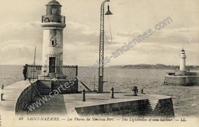 Carte postale ancienne Les Phares du Nouveau Port. The Lighthouses of new harbour — Saint-Nazaire (Loire-Atlantique)