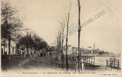 Carte postale ancienne Le Boulevard de l'Océan vers l'Entrée du Port — Saint-Nazaire (Loire-Atlantique)