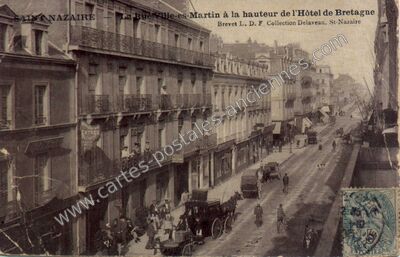 Carte postale ancienne La Rue Ville-es-Martin à la hauteur de l'Hôtel de Bretagne — Saint-Nazaire (Loire-Atlantique)