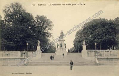 Carte postale ancienne Le Monument aux Merts pour la Patrie — Nantes (Loire-Atlantique)