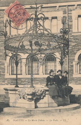 Carte postale ancienne Le Musée Dobrée. — Le Puits — Nantes (Loire-Atlantique)