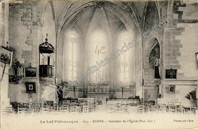 Carte postale ancienne Intérieur de l'Église — Assier (Lot)