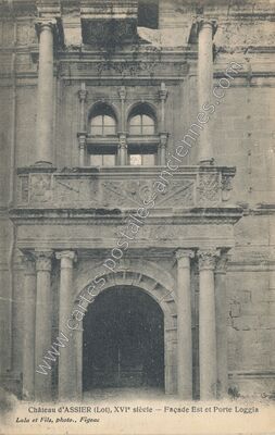 Carte postale ancienne Château d'ASSIER, XVIe siècle — Façade Est et Porte Loggia — Assier (Lot)