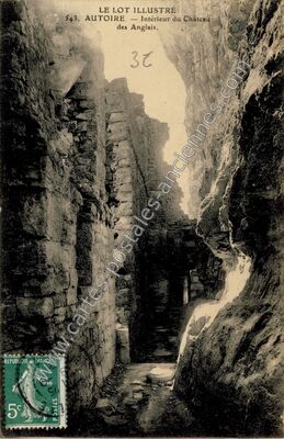 Carte postale ancienne Intérieur du Château des Anglais — Autoire (Lot)