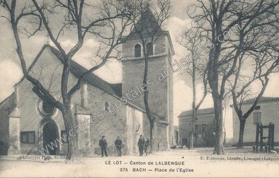 Carte postale ancienne Place de l'Eglise — Bach (Lot)