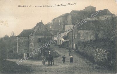 Carte postale ancienne Avenue St-Étienne — le Château (côté nord) — Béduer (Lot)