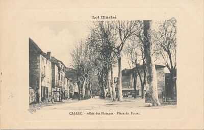 Carte postale ancienne Allée des Platanes - Place du Foirail — Cajarc (Lot)
