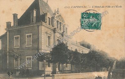 Carte postale ancienne L'Hôtel-de-Ville et l'Ecole — Capdenac (Lot)