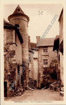 Carte postale ancienne Cour Intérieure du Doyenné — Carennac (Lot)