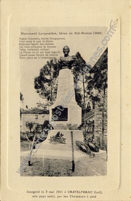 Carte postale ancienne Monument Lavayssière, héros de Sidi-Brahim — Castelfranc (Lot)