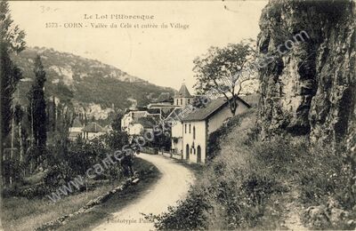 Carte postale ancienne Vallée du Célé et entrée du Village — Corn (Lot)