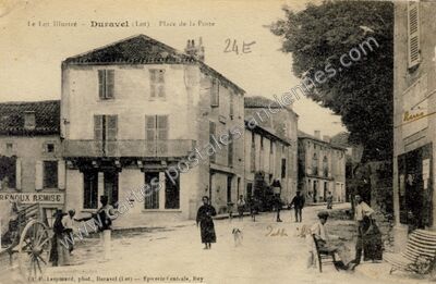 Carte postale ancienne Place de la Poste — Duravel (Lot)