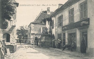 Carte postale ancienne Rue de la Poste — Espédaillac (Lot)