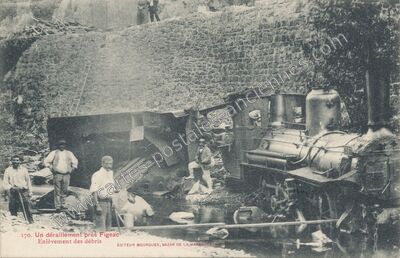Carte postale ancienne Un déraillement près Figeac. Enlèvement des débris — Figeac (Lot)