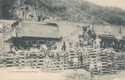 Carte postale ancienne Un déraillement près Figeac. - L'Échafaudage — Figeac (Lot)