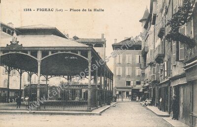 Carte postale ancienne Place de la Halle — Figeac (Lot)