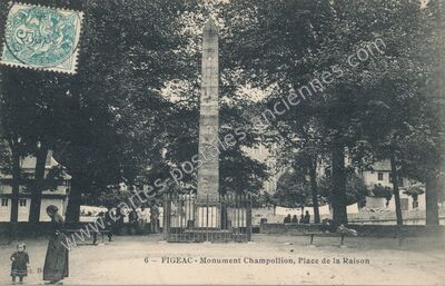 Carte postale ancienne Monument Champollion, Place de la Raison — Figeac (Lot)