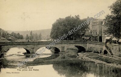 Carte postale ancienne Le Pont Neuf, Vue prise des Bains — Figeac (Lot)