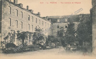 Carte postale ancienne Vue intérieure de l'Hôpital — Figeac (Lot)