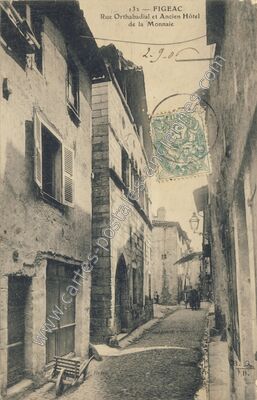 Carte postale ancienne Rue Orthabadial et Ancien Hôtel de la Monnaie — Figeac (Lot)