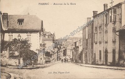 Carte postale ancienne Avenue de la Gare — Figeac (Lot)