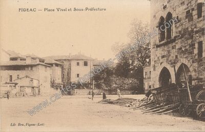 Carte postale ancienne Place Vival et Sous-Préfecture — Figeac (Lot)