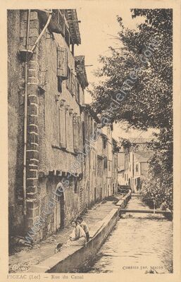 Carte postale ancienne Rue du Canal — Figeac (Lot)